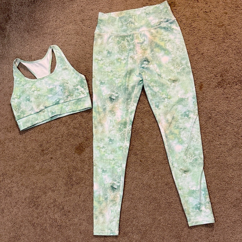 SHEIN Green Tie-Dye Leggings and Sports Bra Set Size Small💚
